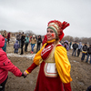 Зрителей развлекали народными танцами, играми и веселыми конкурсами — newsvl.ru